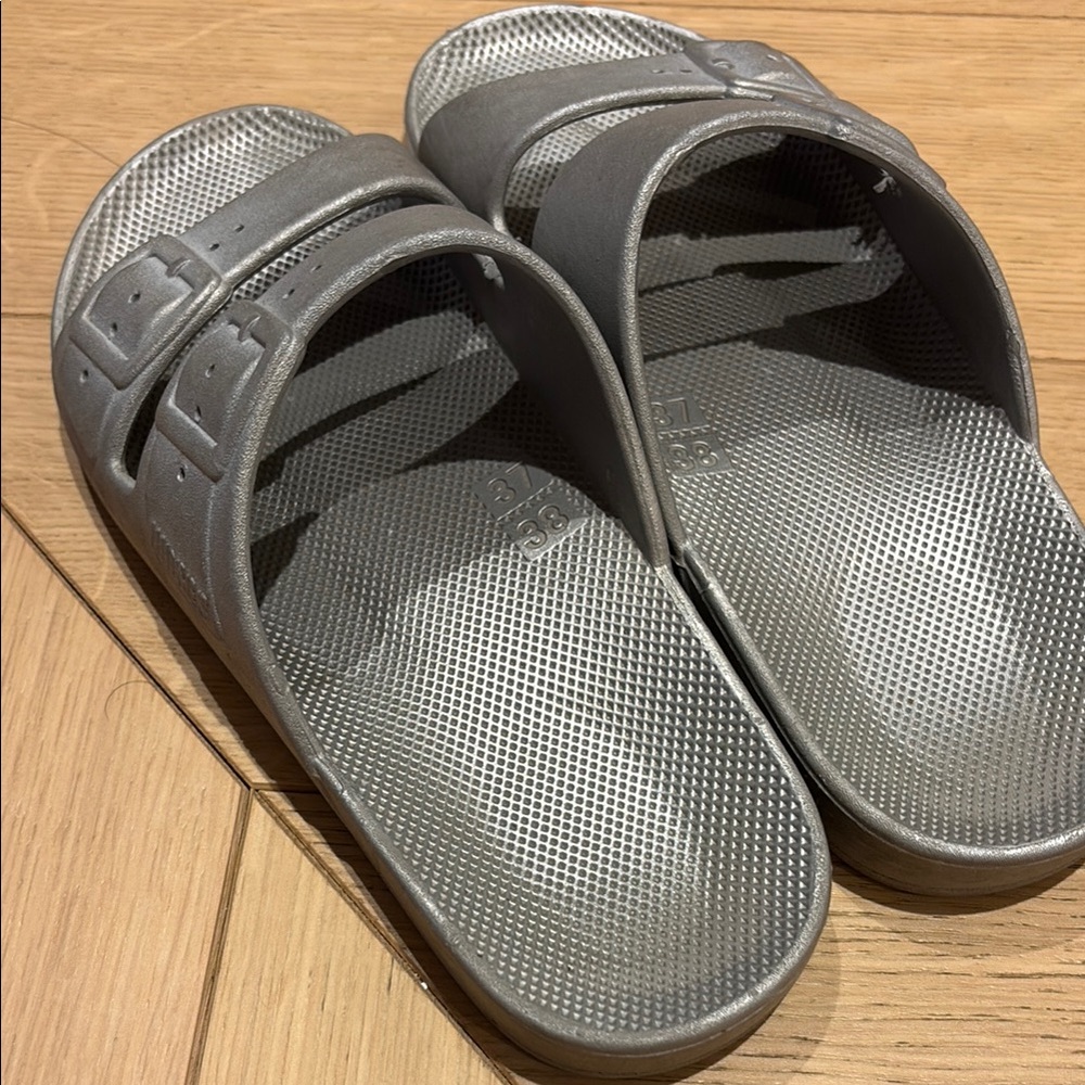 Freedom Moses Gray Double Strap Slide Sandals size 7 - Picture 2 of 7